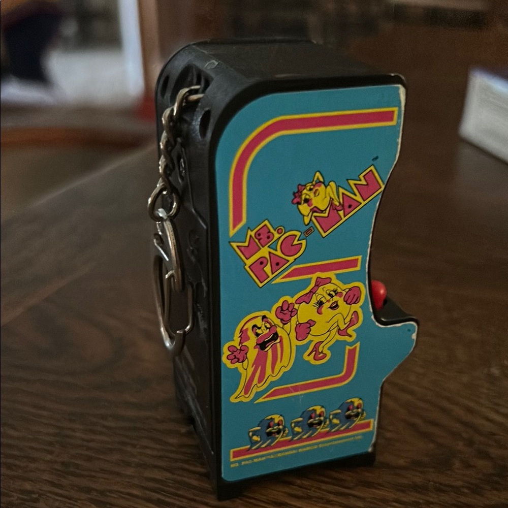 Ms Pac-Man Mini Arcade Console Keychain - Picture 3 of 10